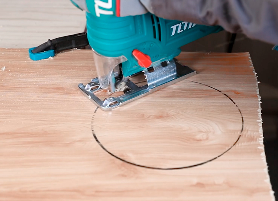 SCIE SAUTEUSE 570W TOTAL (PENDULE 4 - COMPREND 3 SCIES ET UN JEU DE BROSSES)